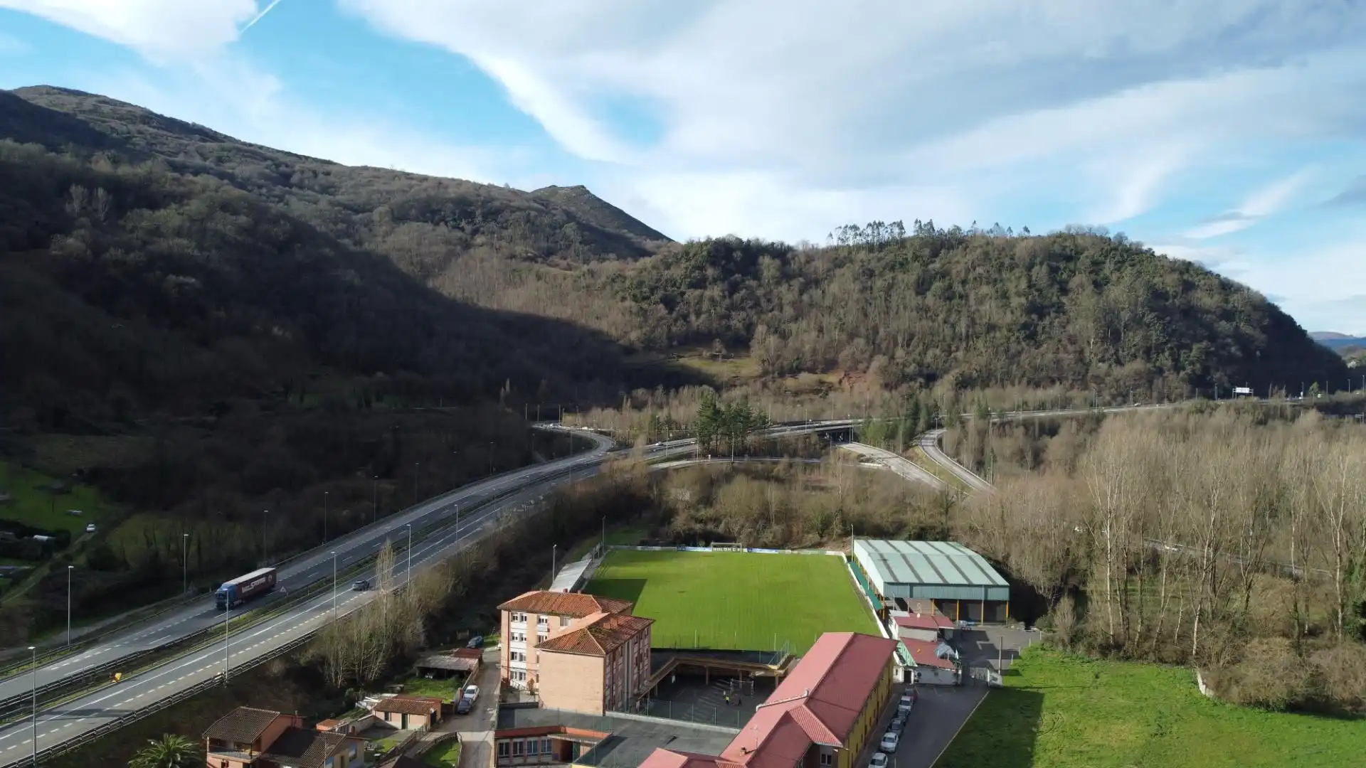 Vista exterior de Casa o xalet en venda en Oviedo  amb Calefacció
