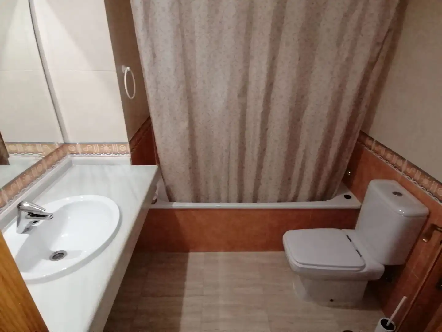Badezimmer von Wohnung zur Miete in Algeciras mit Terrasse und Möbliert
