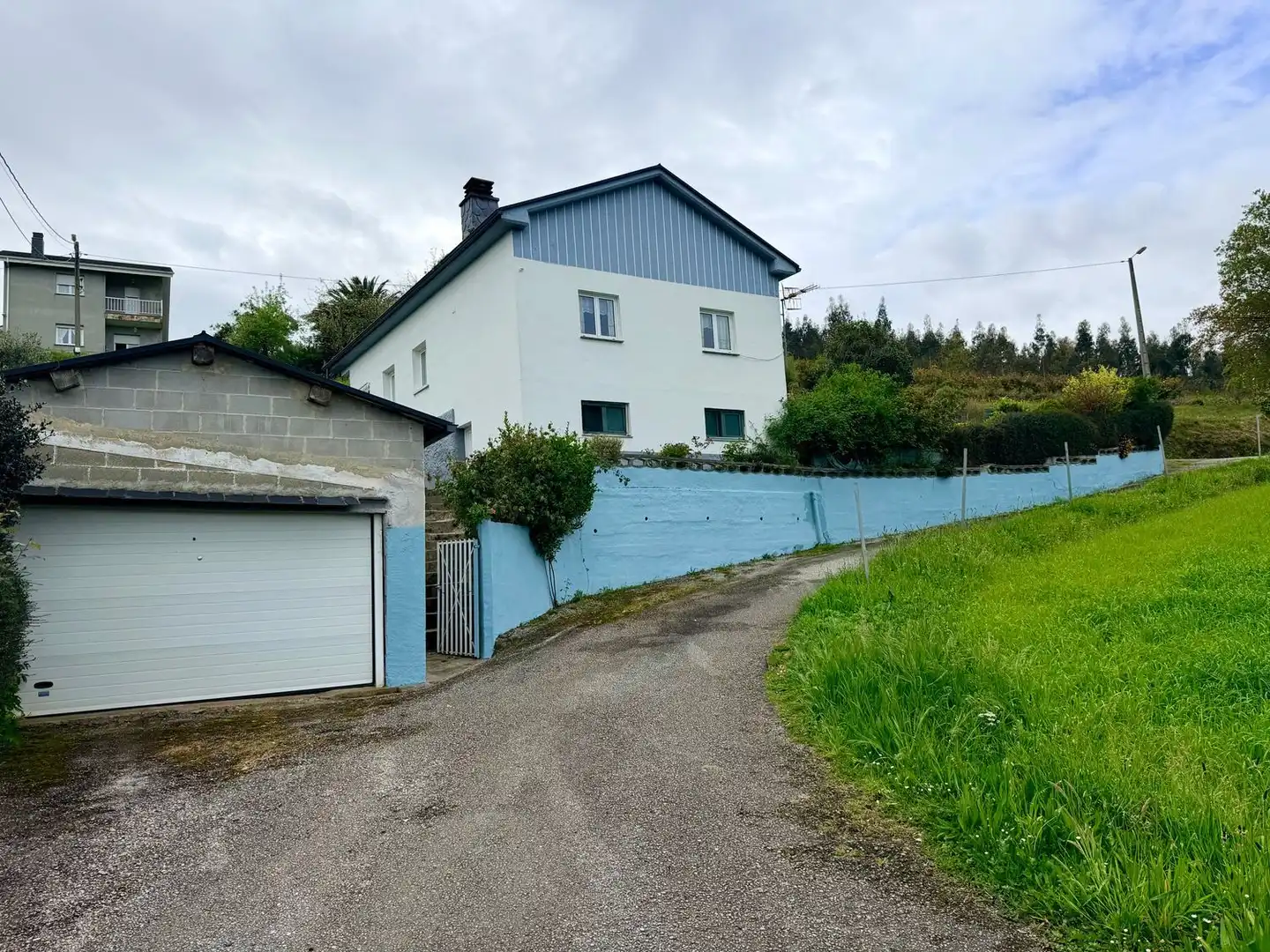 Vista exterior de Casa o chalet en venta en Navia con Terraza, Trastero y Piscina