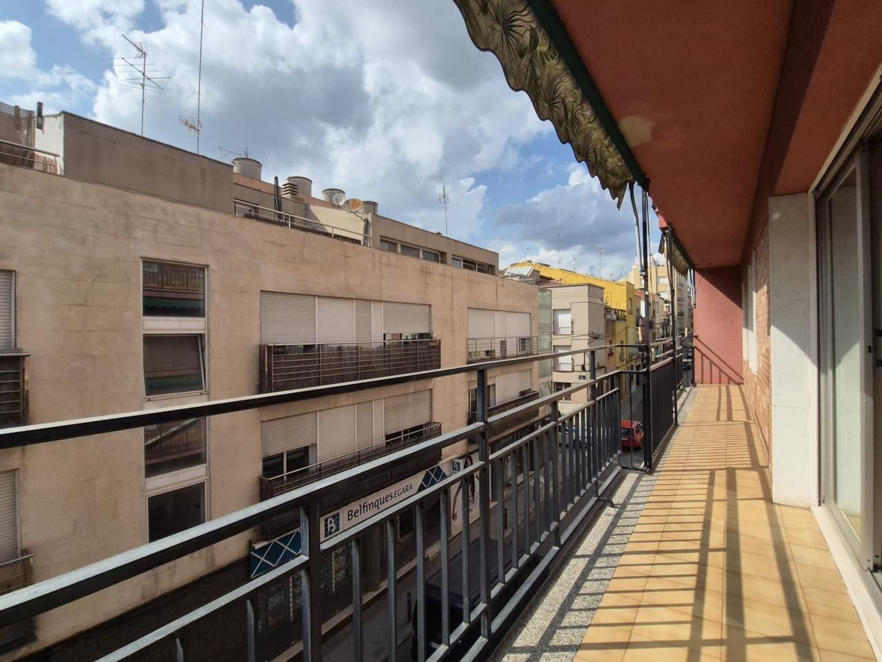 Vista exterior de Pis en venda en Terrassa amb Calefacció, Terrassa i Moblat