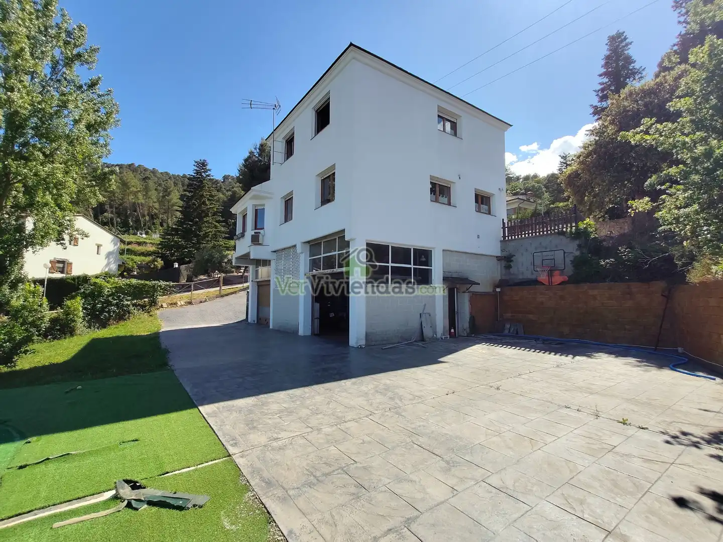 Vista exterior de Casa o xalet en venda en Vallirana amb Calefacció, Jardí privat i Terrassa