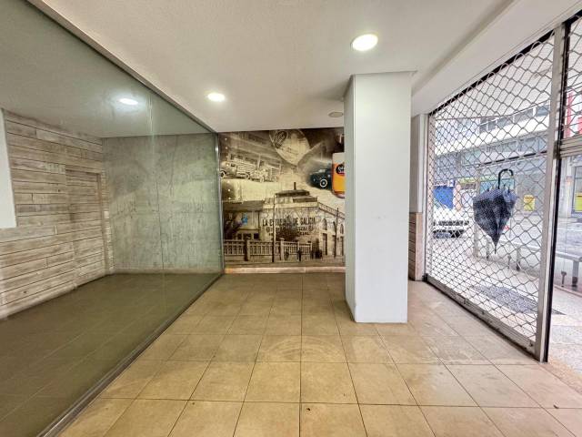 Local comercial en Alquiler en Berbés - Peritos