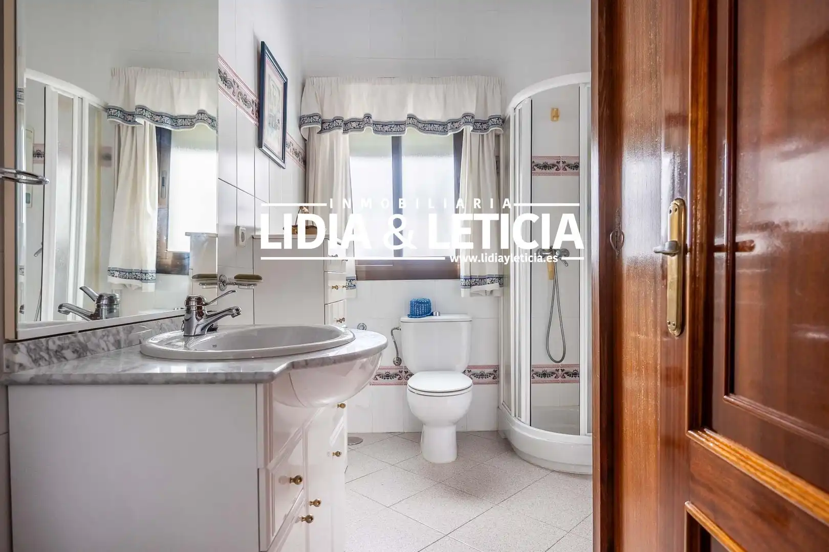 Bany de Casa o xalet en venda en Alcalá de Guadaira amb Aire condicionat, Jardí privat i Terrassa