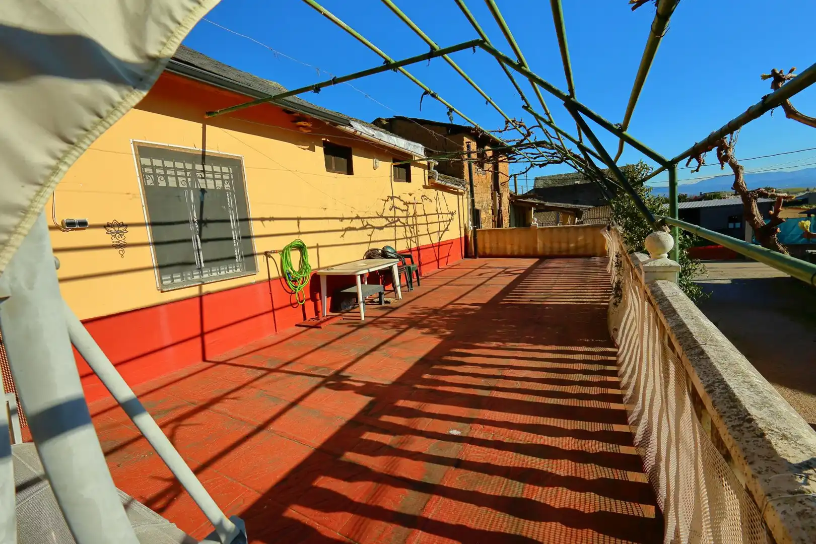 Terraza de Casa adosada en venta en Cacabelos con Calefacción y Balcón