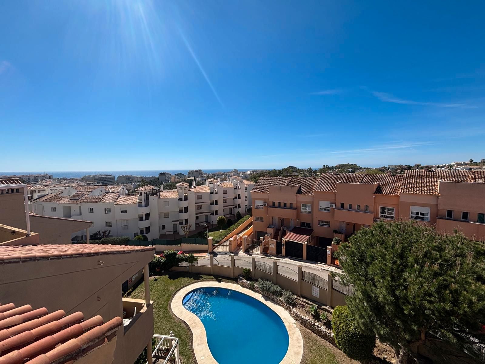 Vista exterior de Àtic en venda en Benalmádena amb Aire condicionat, Terrassa i Moblat