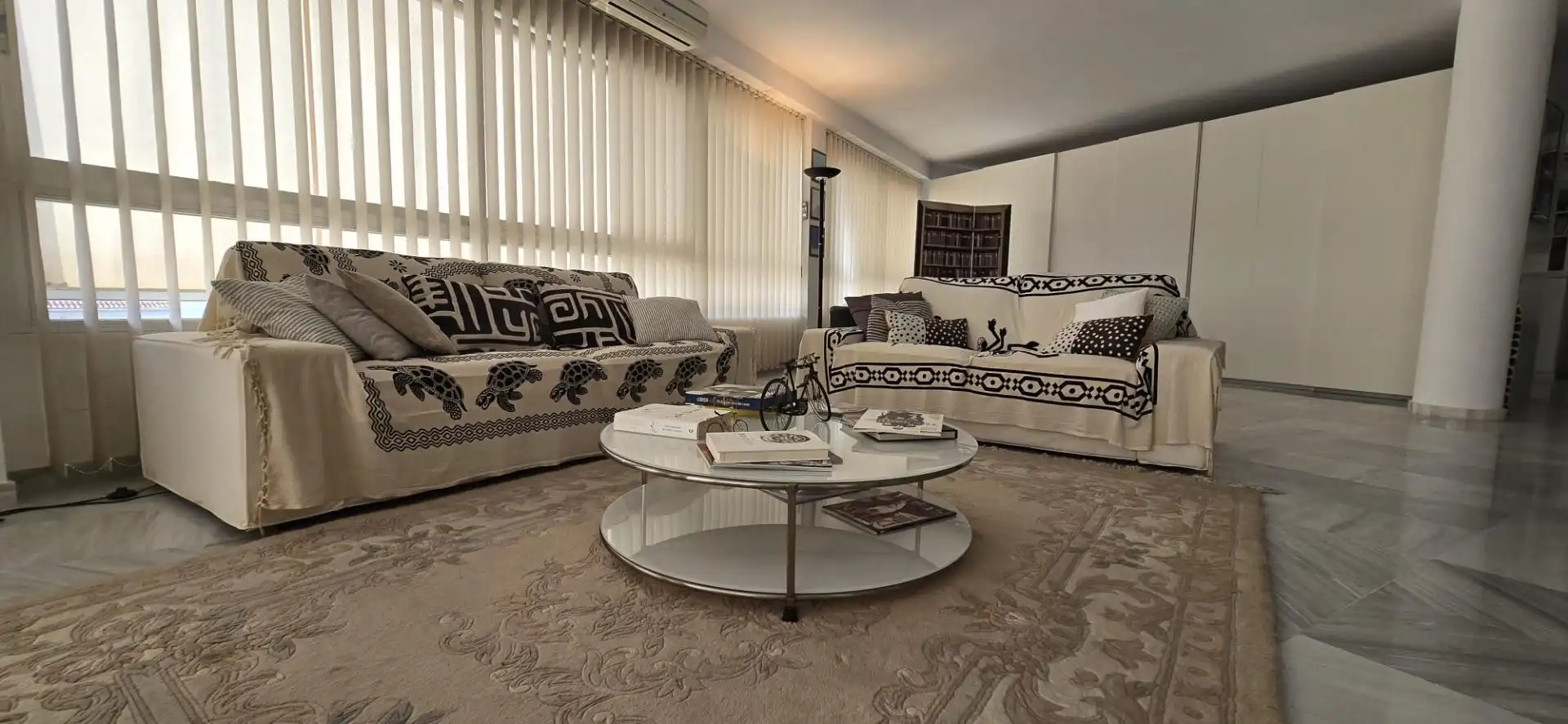 Living room of Apartments for sale in Marbella  with Heating, Alarm and Community pool