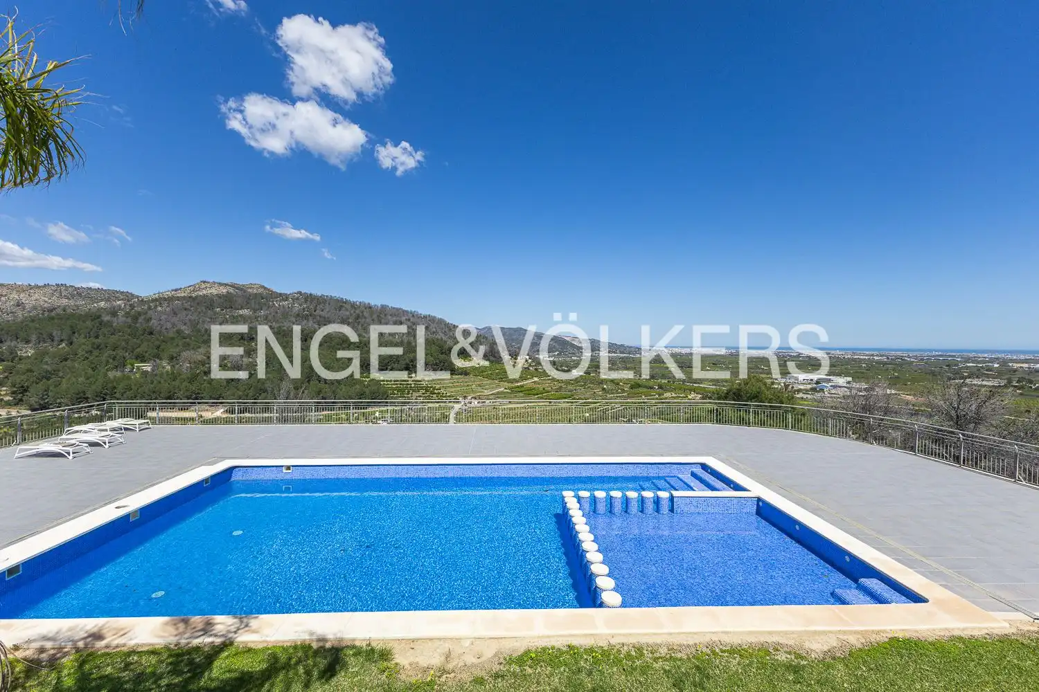 Swimming pool of Flat for sale in Ador  with Air Conditioner, Heating and Private garden