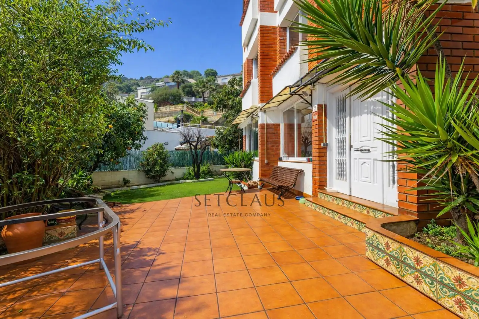 Vista exterior de Casa o xalet en venda en Alella amb Aire condicionat, Calefacció i Jardí privat