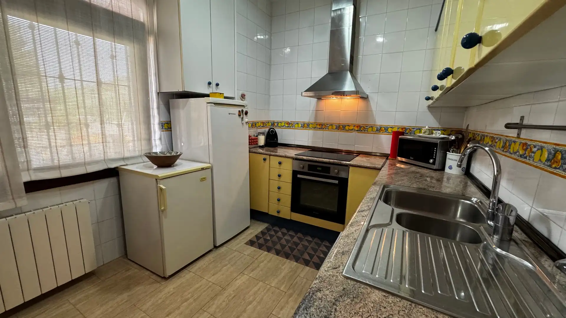 Küche von Wohnung zum Verkauf in Roda de Berà mit Klimaanlage, Heizung und Parkett