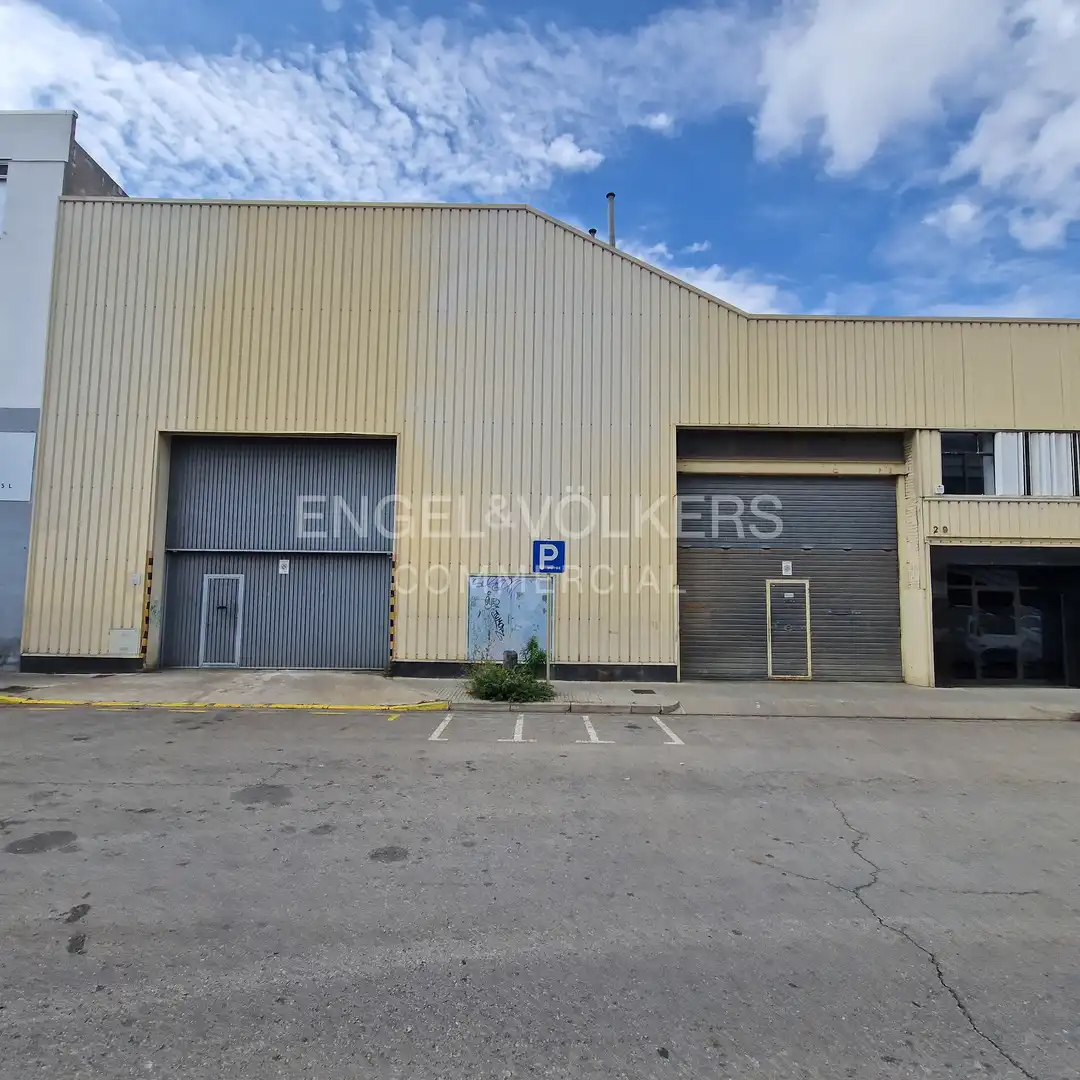 Außenansicht von Fabrikhallen zur Miete in Cornellà de Llobregat