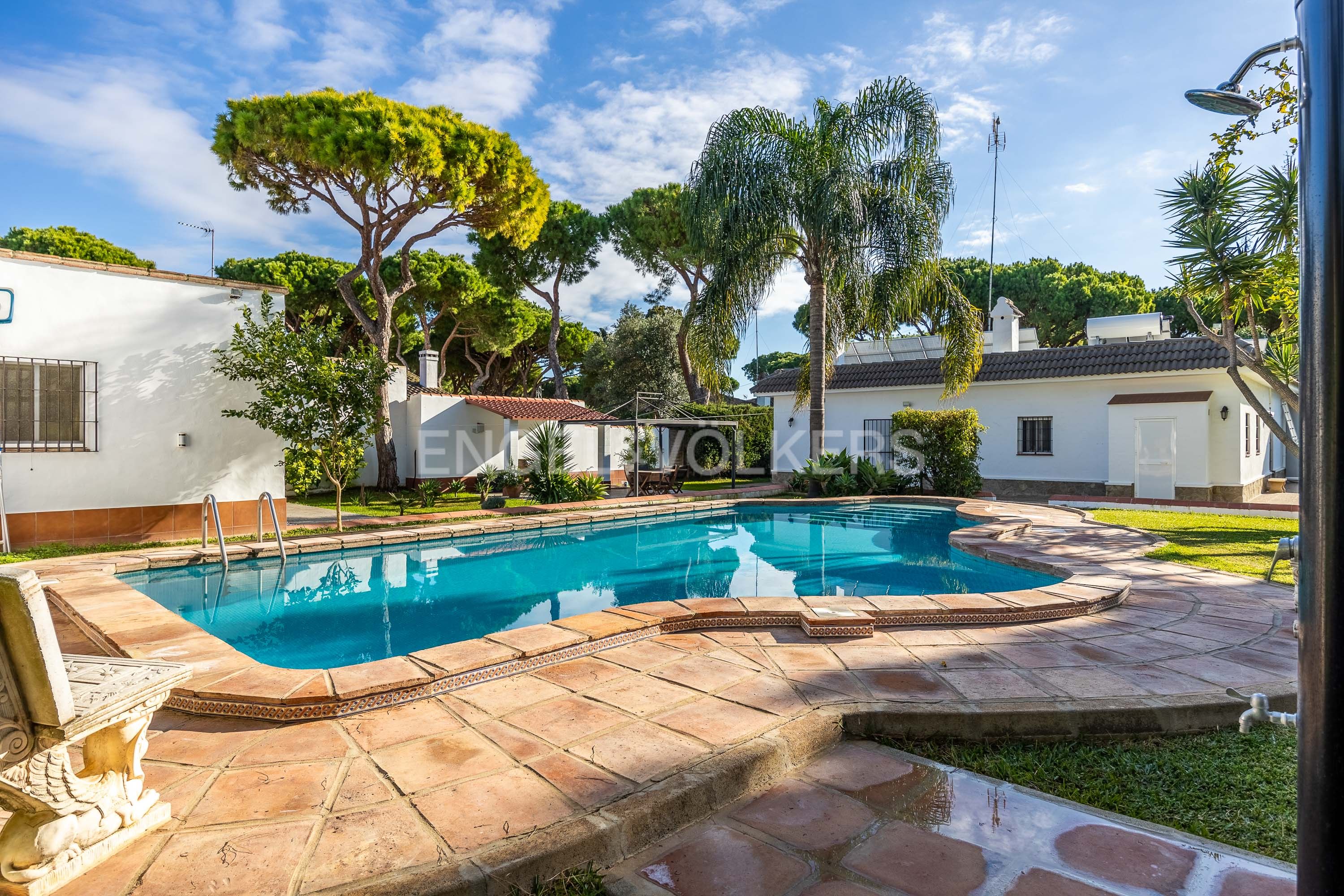 Exterior view of House or chalet for sale in Chiclana de la Frontera  with Air Conditioner, Heating and Private garden