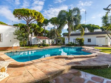 Casa amb piscina en venda a Las Lagunas - Campano