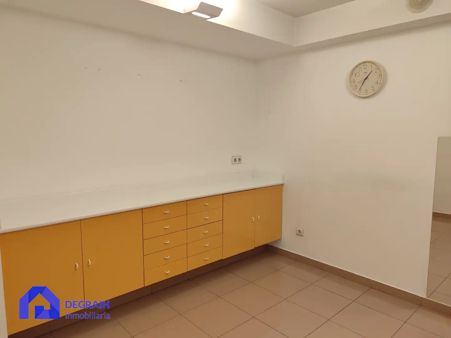 Büro zum Verkauf in Oviedo  mit Heizung