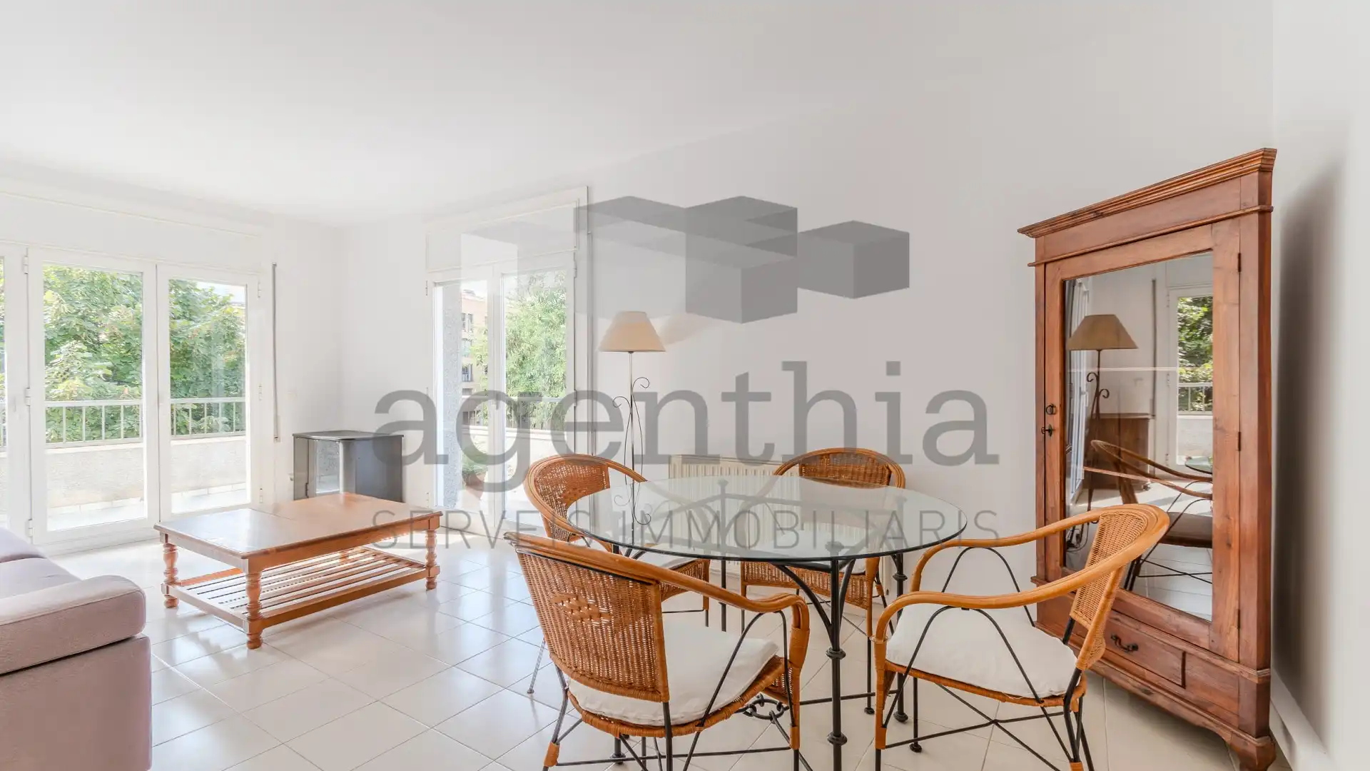 Sala d'estar de Pis en venda en Girona Capital amb Aire condicionat, Calefacció i Terrassa