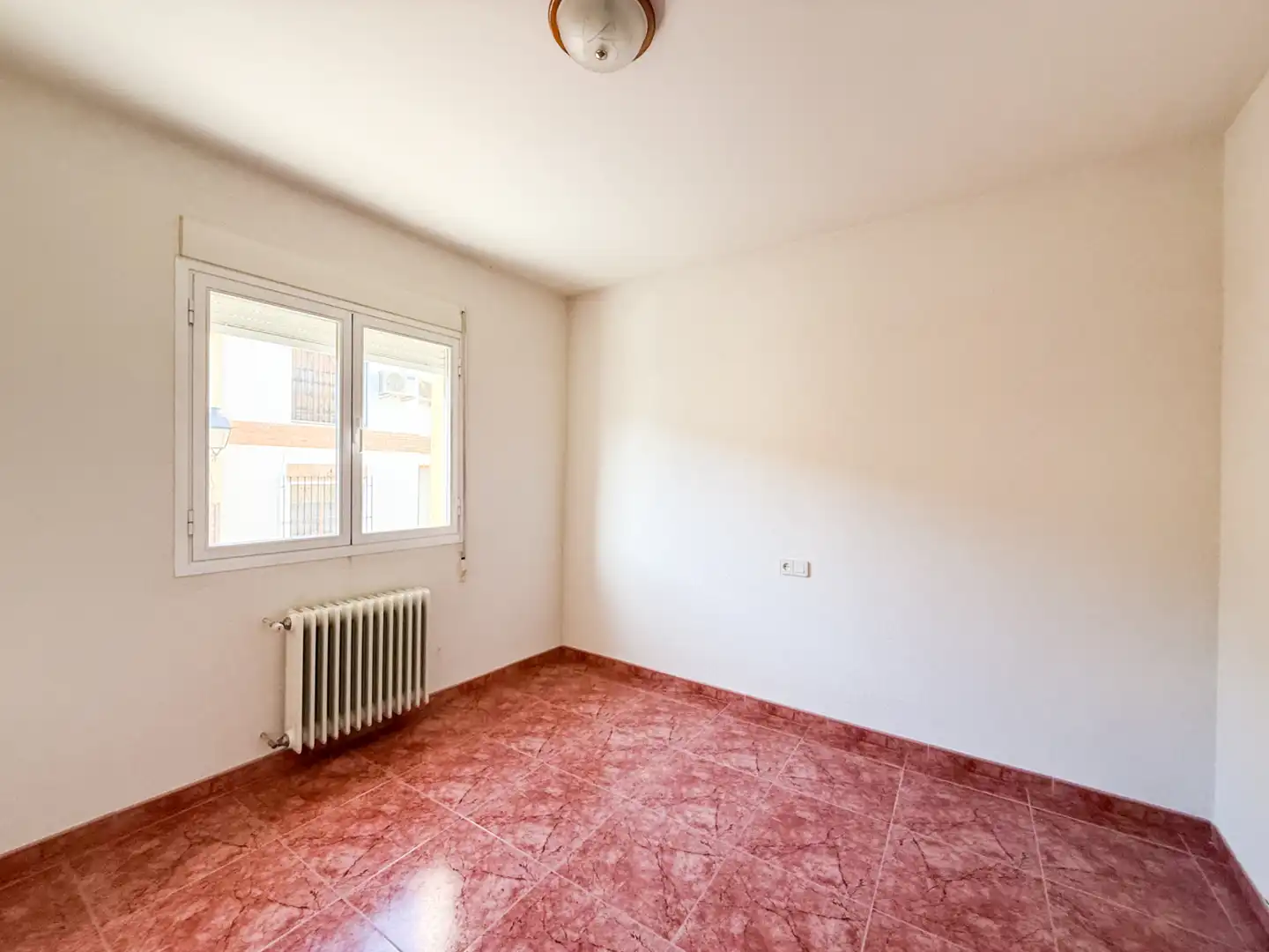 Schlafzimmer von Einfamilien-Reihenhaus zum Verkauf in Baza mit Klimaanlage, Heizung und Terrasse