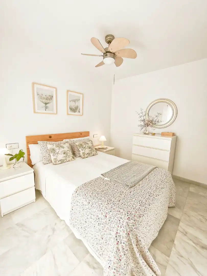 Schlafzimmer von Dachboden zum Verkauf in Almería mit Klimaanlage, Terrasse und Möbliert