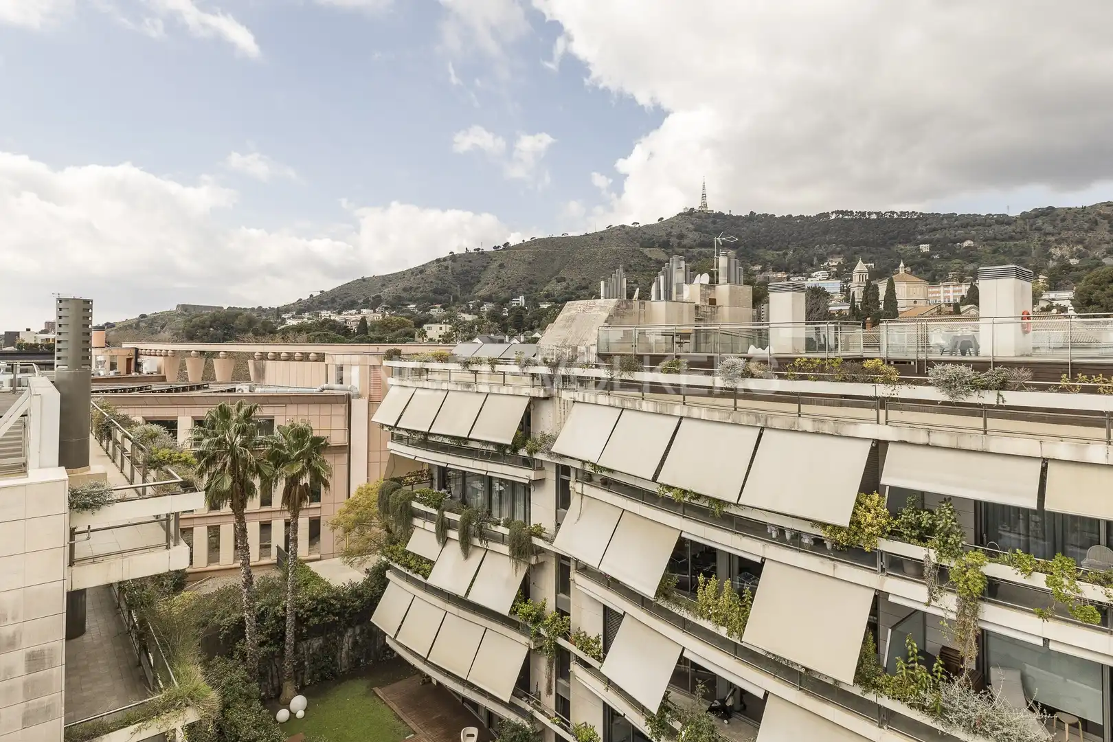 Vista exterior de Pis en venda en Barcelona amb Calefacció, Parquet i Terrassa