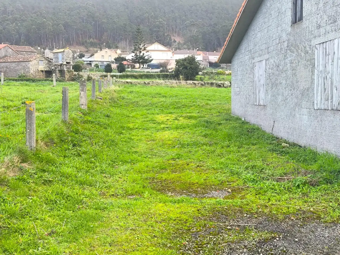 Houses for sale in Laxe