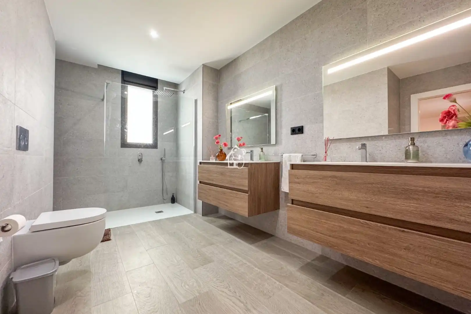 Bathroom of Flat for rent in Torrevieja  with Air Conditioner, Furnished and Oven