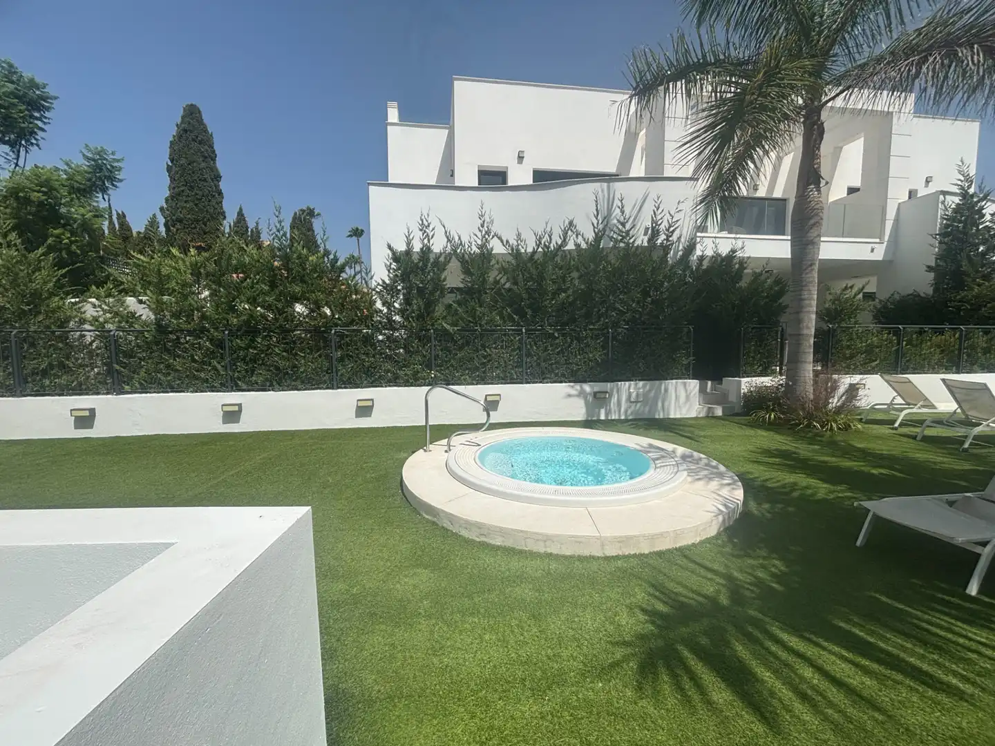 Jardí de Casa adosada en venda en Estepona amb Aire condicionat, Calefacció i Jardí privat
