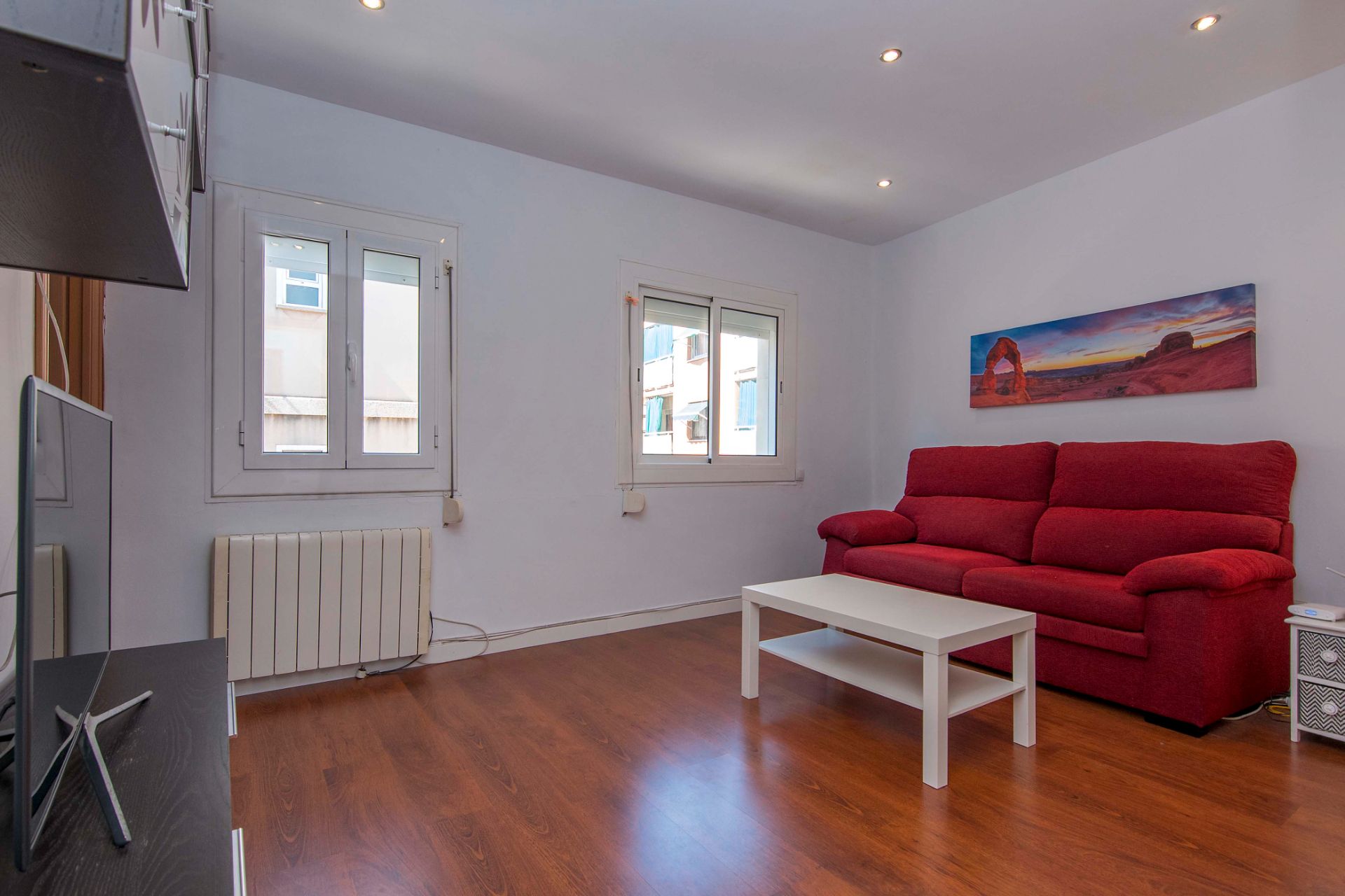 Sala d'estar de Pis en venda en Cornellà de Llobregat amb Parquet i Forn