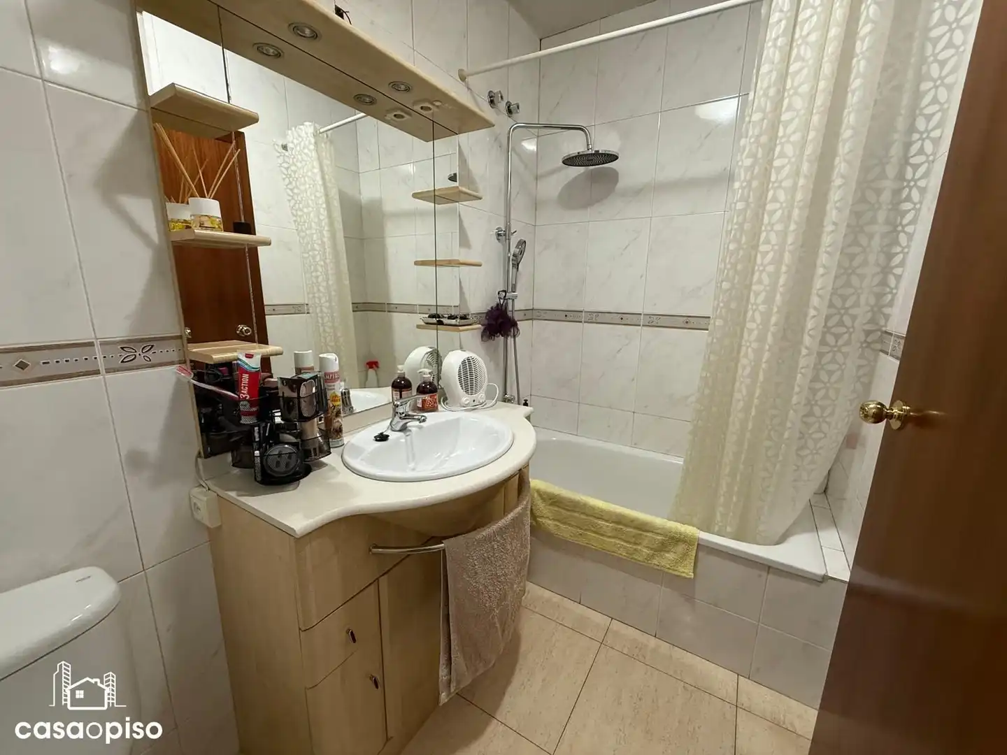 Baño de Casa adosada en venta en Santa Perpètua de Mogoda con Calefacción y Terraza