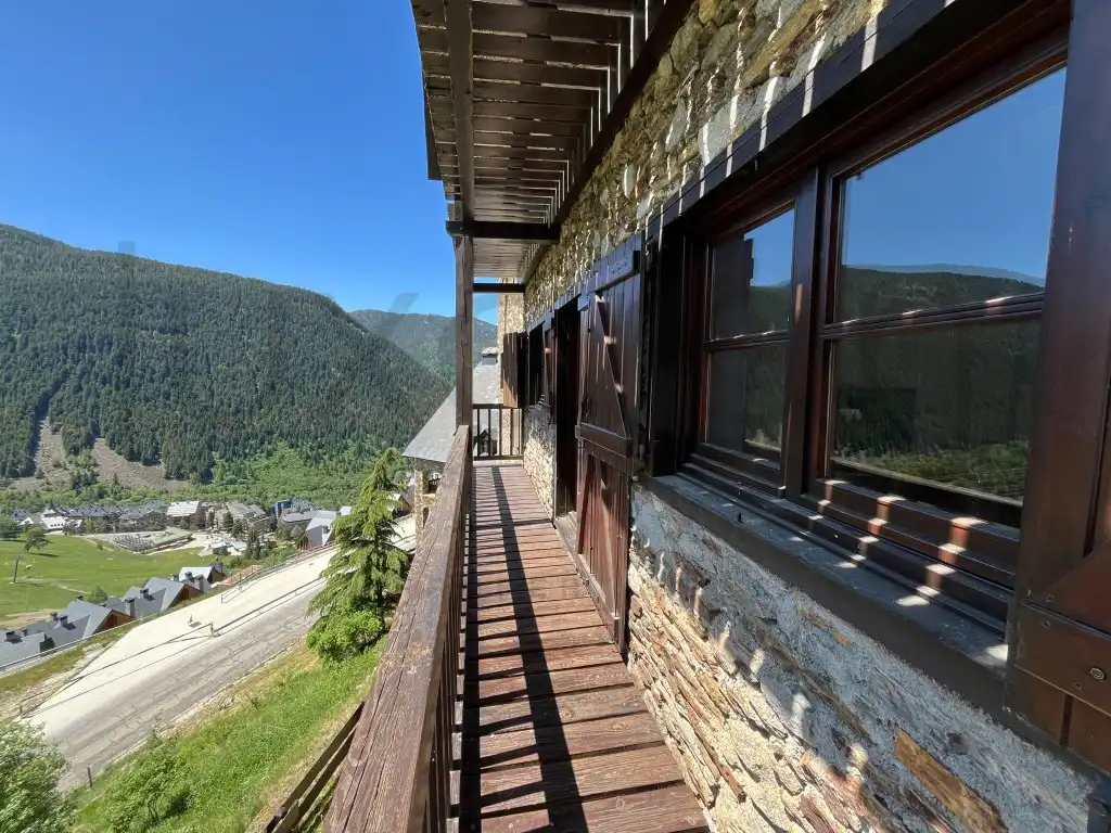 Vista exterior de Apartament en venda en Naut Aran
