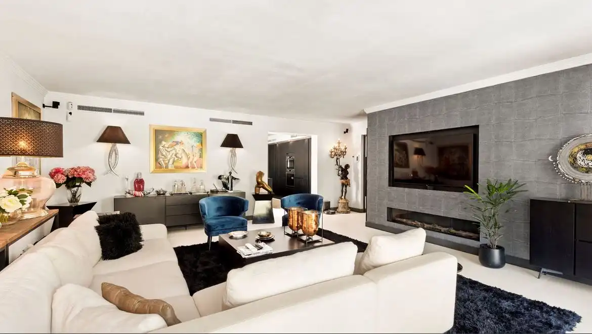 Chalet con piscina en venta en Nueva Andalucía, imagen 2