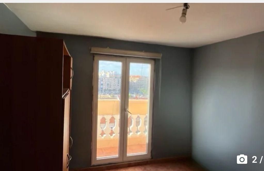 Dormitori de Apartament en venda en  Valencia Capital amb Balcó