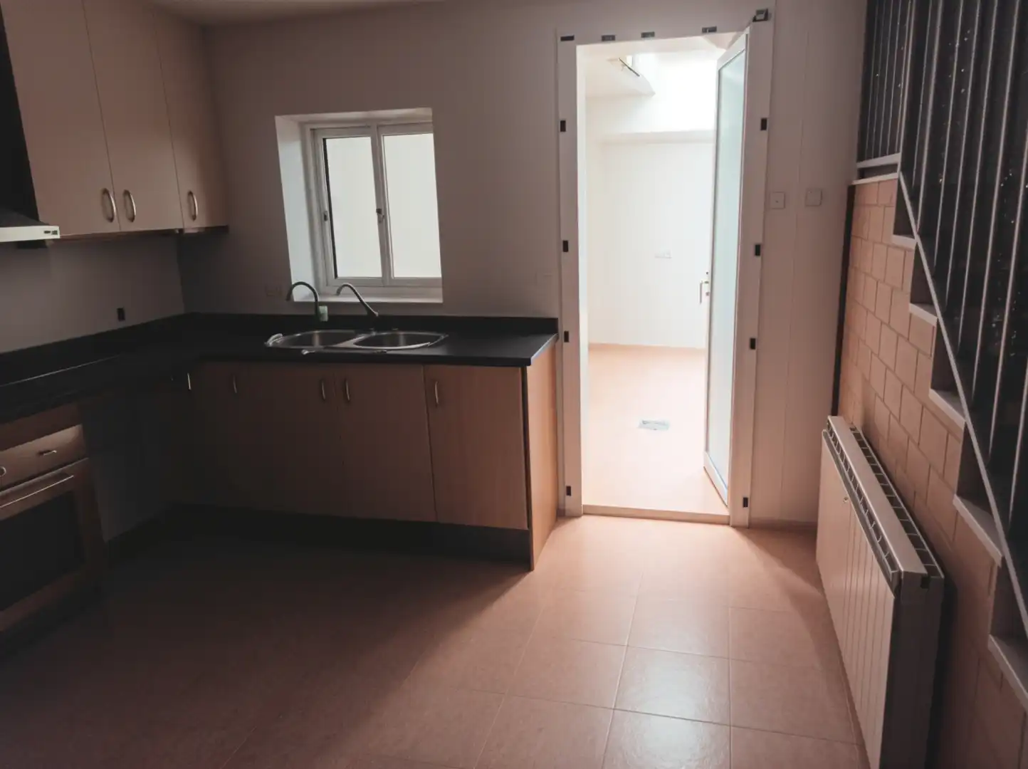 Küche von Einfamilien-Reihenhaus zum Verkauf in L'Arboç mit Heizung, Terrasse und Ofen