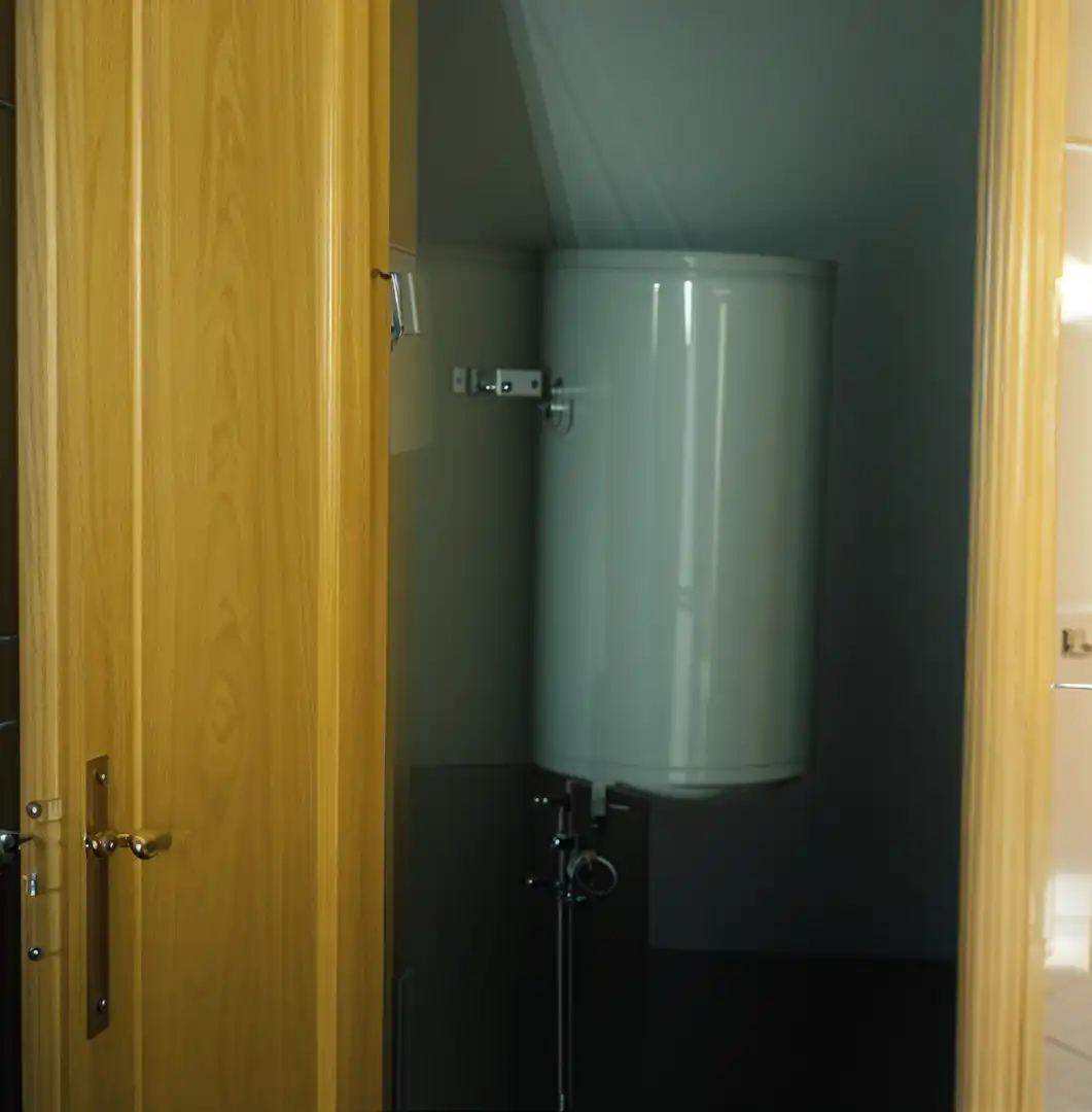 Baño de Piso en venta en Villa del Prado con Aire acondicionado, Trastero y Balcón