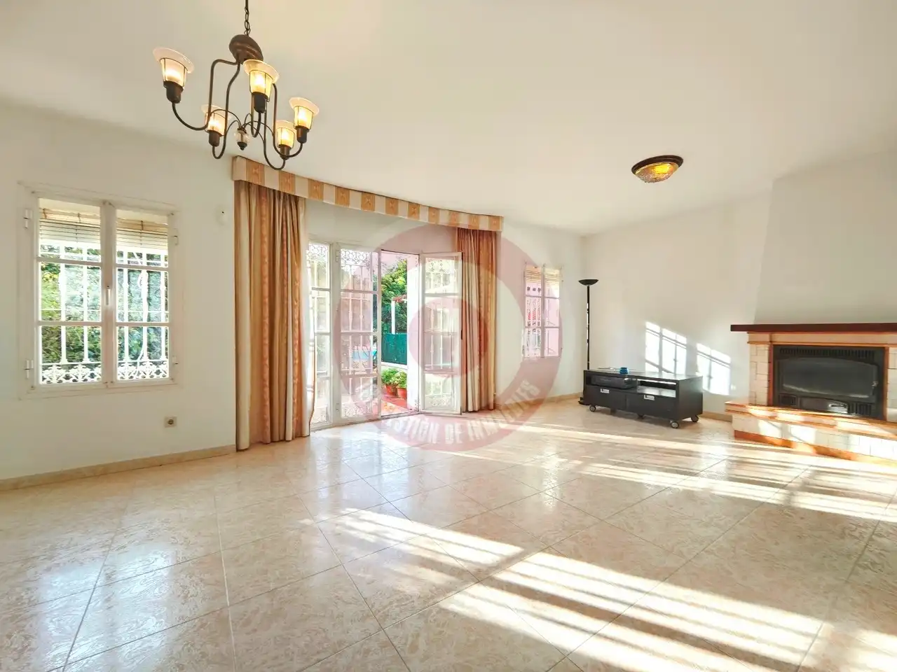 Sala d'estar de Casa adosada en venda en Vélez-Málaga amb Terrassa, Alarma i Piscina comunitària