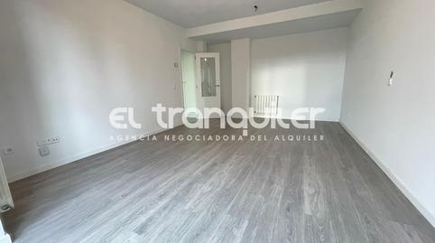 Foto 2 de Piso de alquiler en Calle Zaragoza, Las Dehesillas - Vereda de los Estudiantes, Madrid