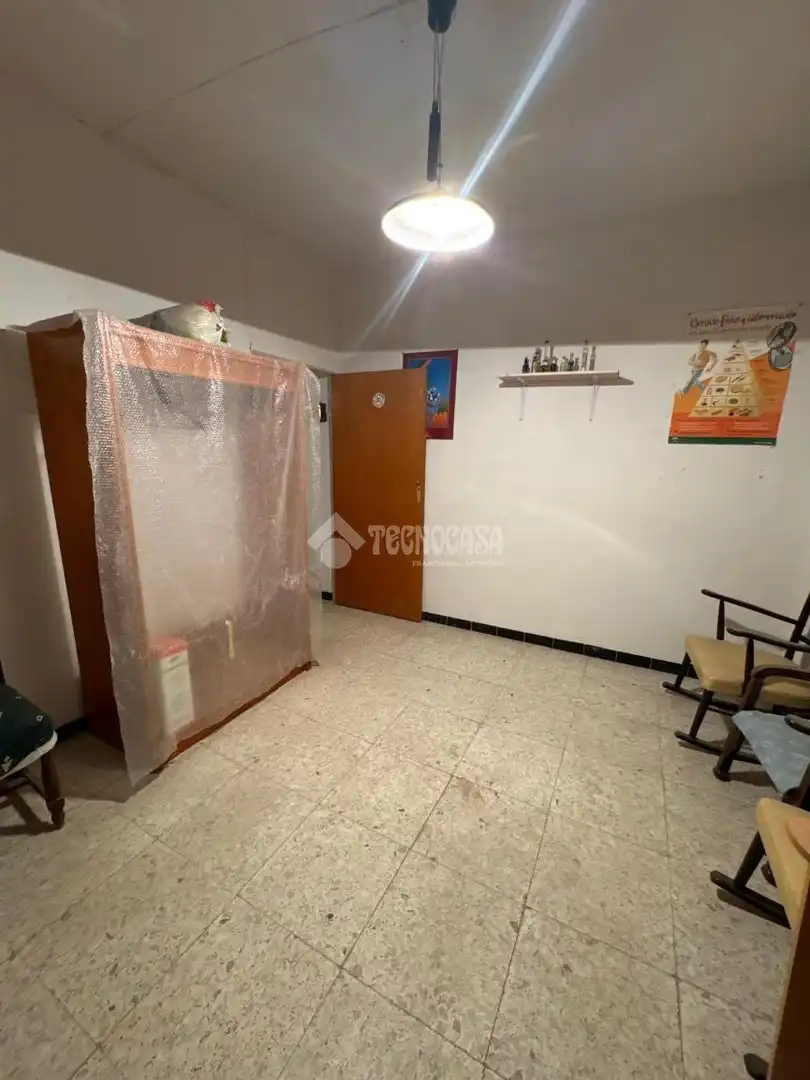 Casa aparellada amb terrassa en venda a Lupión, imagen 21