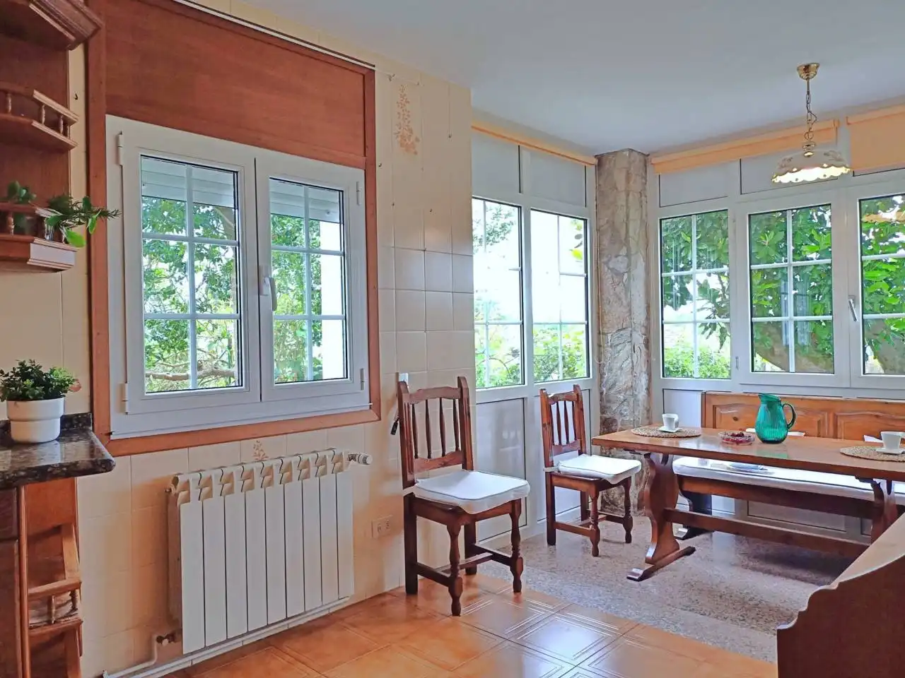 Comedor de Casa o chalet en venta en Oleiros con Calefacción