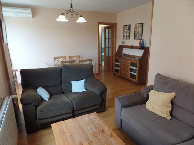 Piso en Venta en Calle del Aligustre en Valdeacederas