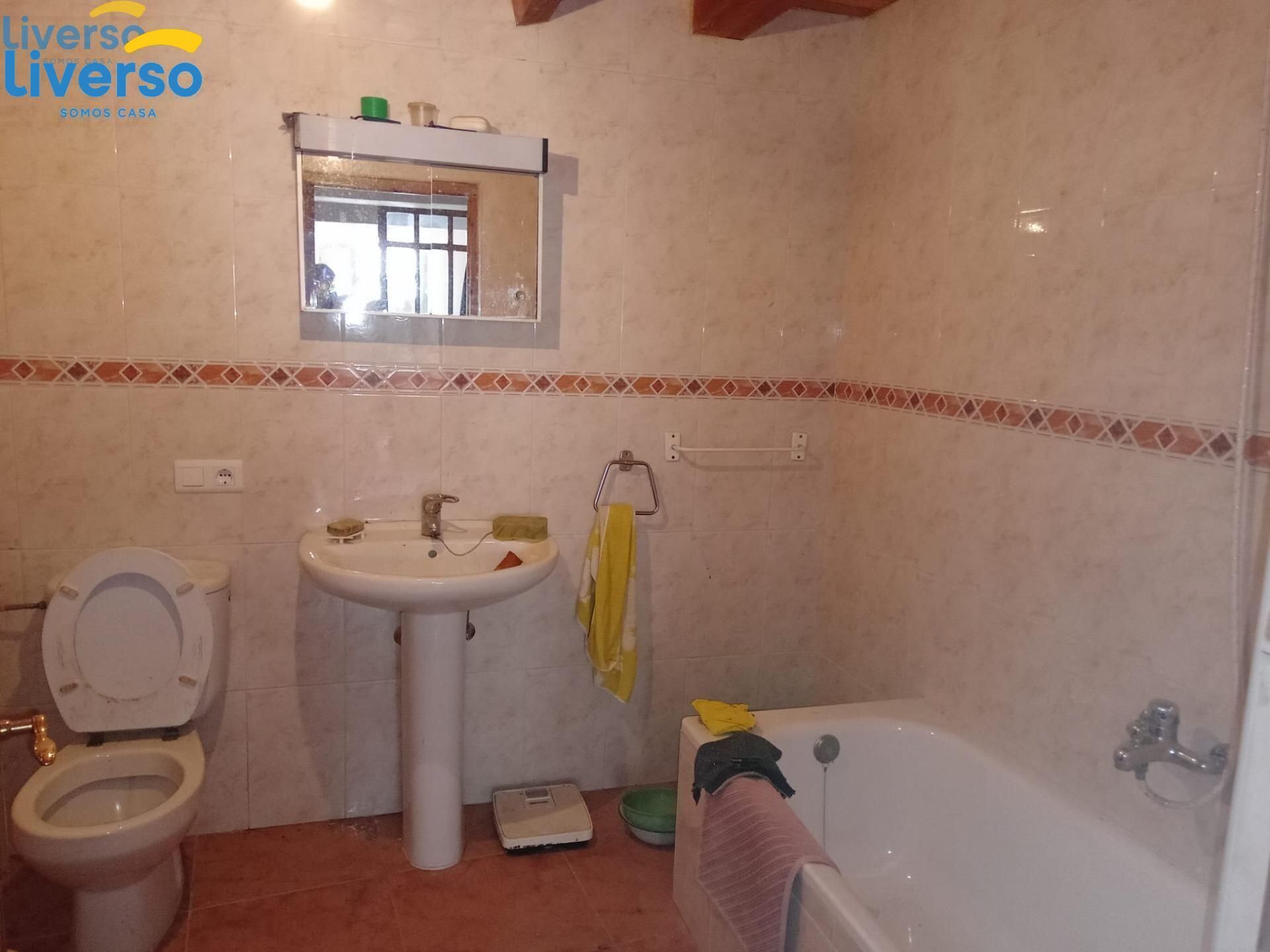 Baño de Casa o chalet en venta en Bahabón de Esgueva con Calefacción y Trastero