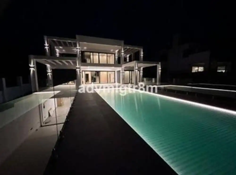 Piscina de Casa o xalet en venda en Marbella amb Aire condicionat, Jardí privat i Terrassa