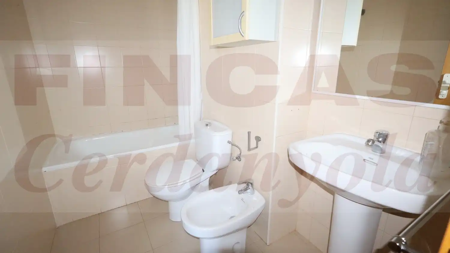 Bathroom of Flat for sale in Serraparera