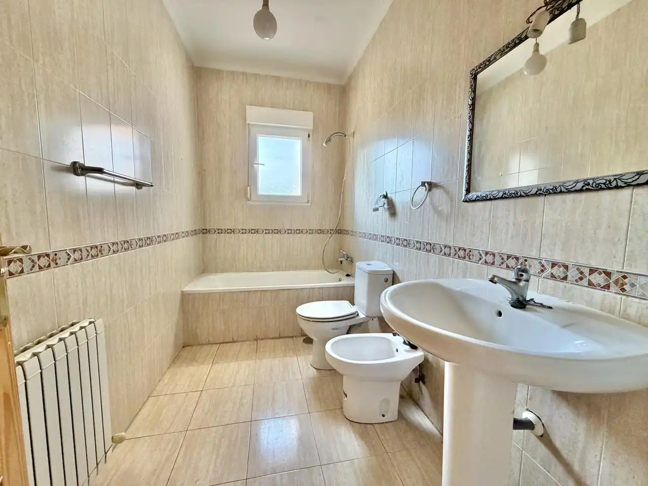 Bathroom of Houses for sale in Padiernos  with Heating and Private garden