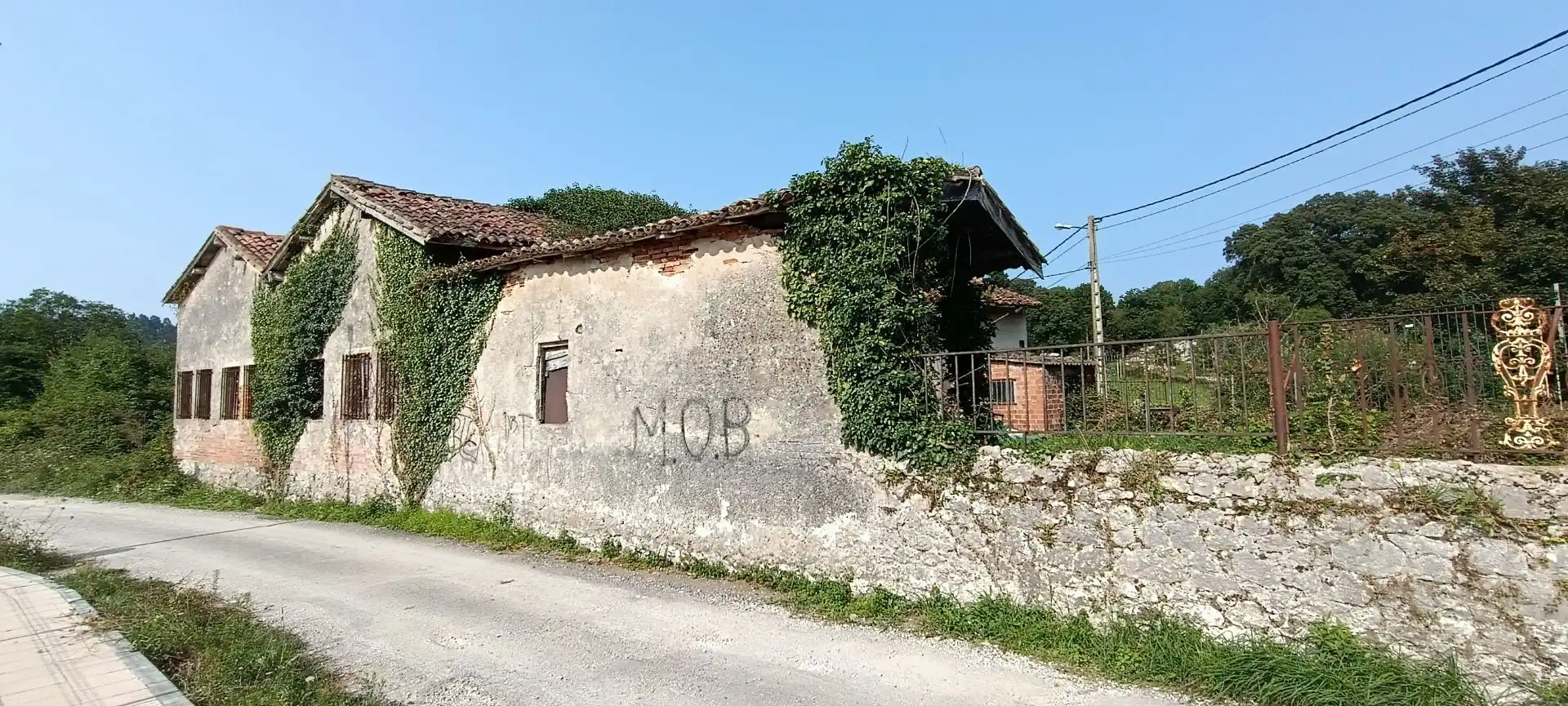 Außenansicht von Country house zum Verkauf in Llanes