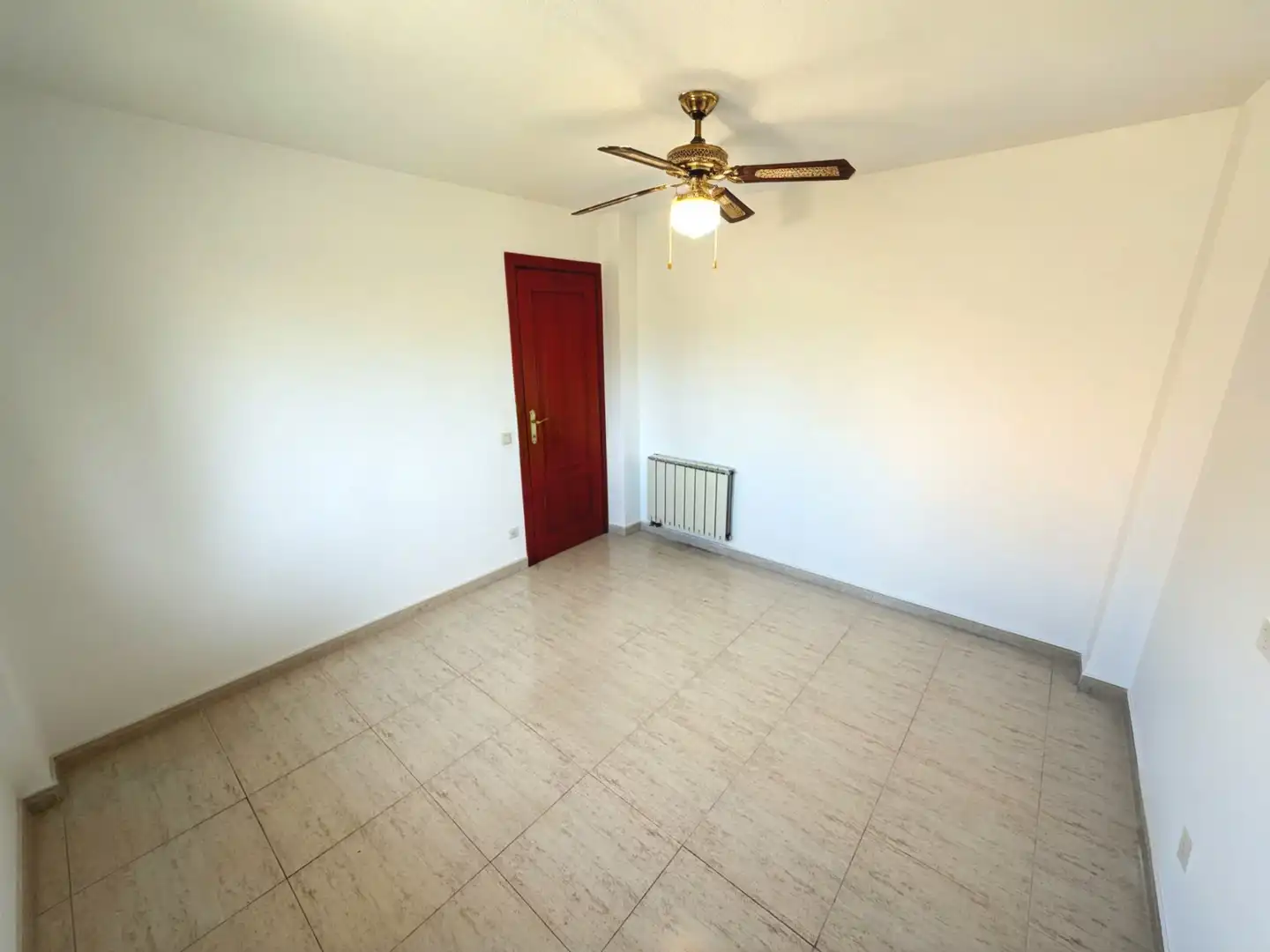 Habitación de Casa adosada en venta en Yunquera de Henares con Aire acondicionado, Calefacción y Jardín privado