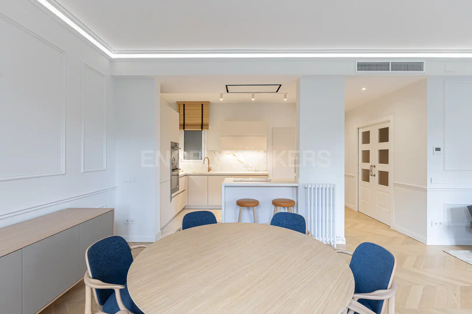 Dining room of Flat for rent in Barcelona  with Air Conditioner, Heating and Parquet flooring