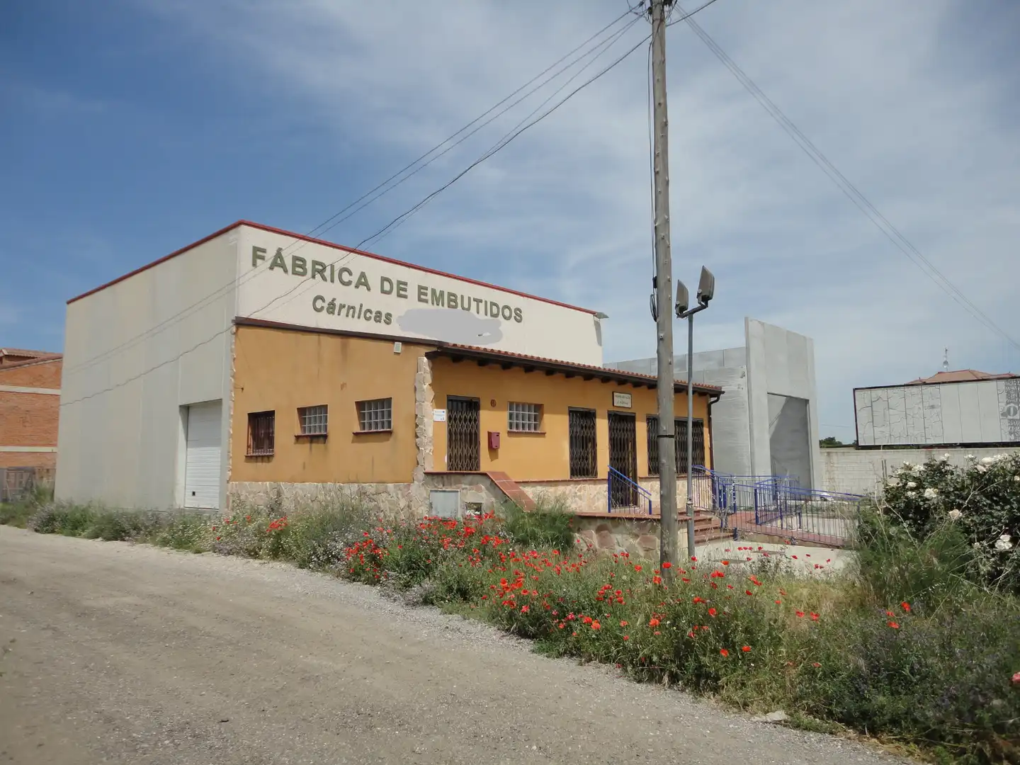 Vista exterior de Nau industrial en venda en Guijuelo amb Calefacció i Alarma