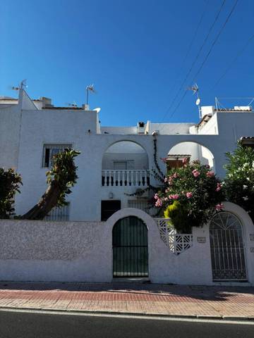 Casa-chalet en Alquiler en C. ParÃ­s en Nueva Torrevieja