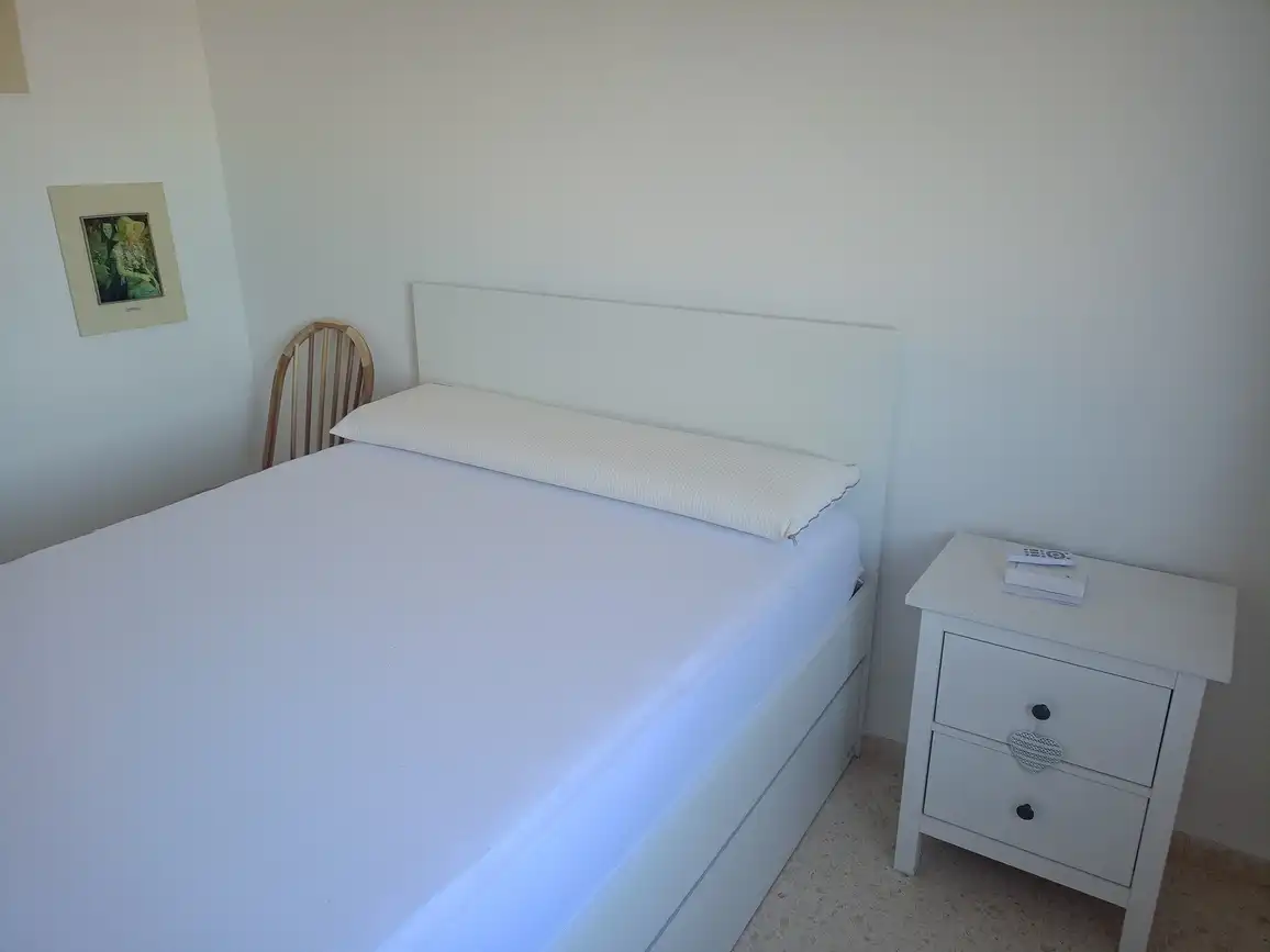 Dormitori de Apartament de lloguer en Gandia amb Aire condicionat, Terrassa i Moblat