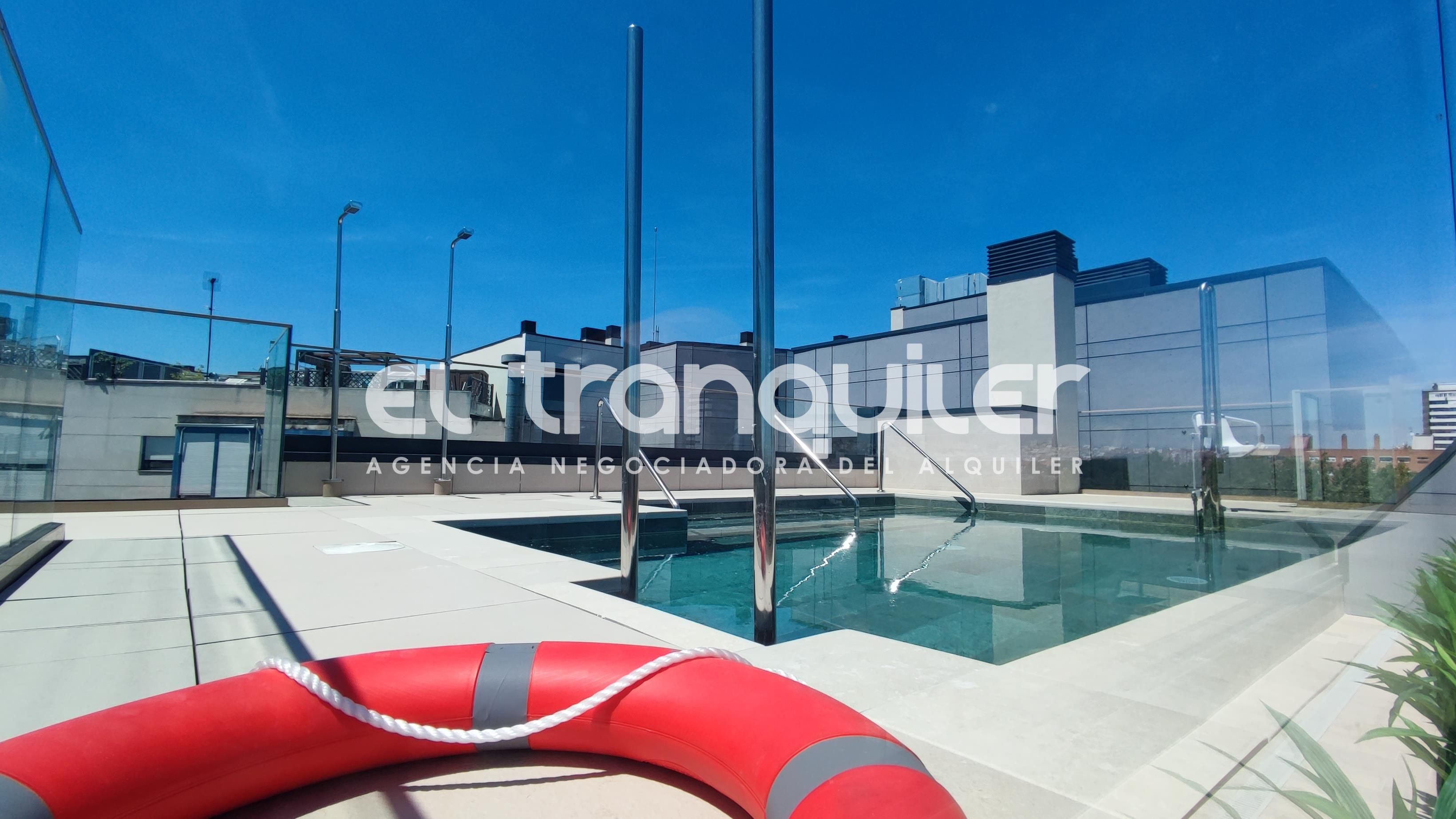 Piscina de Pis de lloguer en  Madrid Capital amb Aire condicionat, Terrassa i Traster