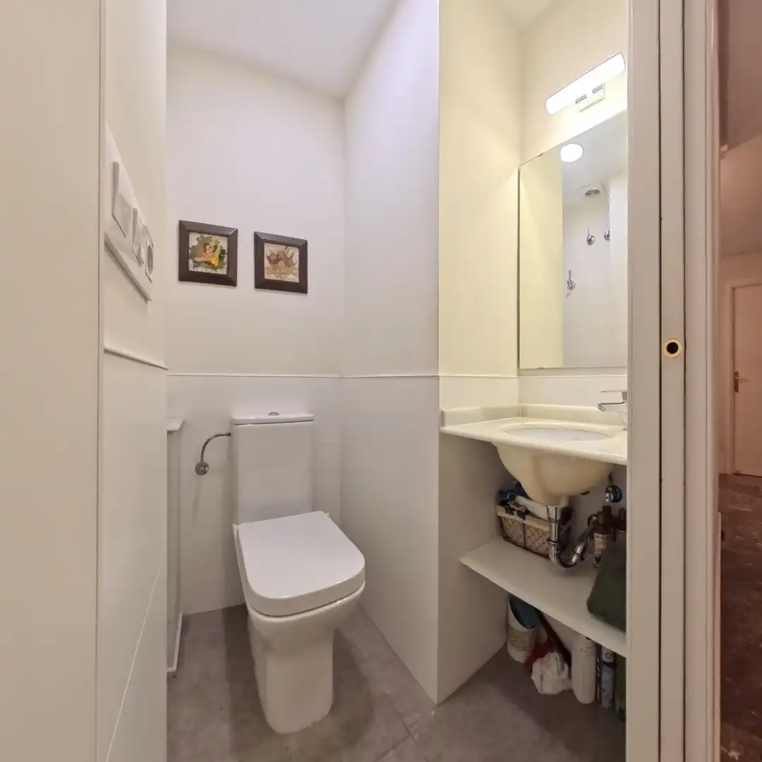 Baño de Piso en venta en Sevilla con Aire acondicionado, Calefacción y Trastero