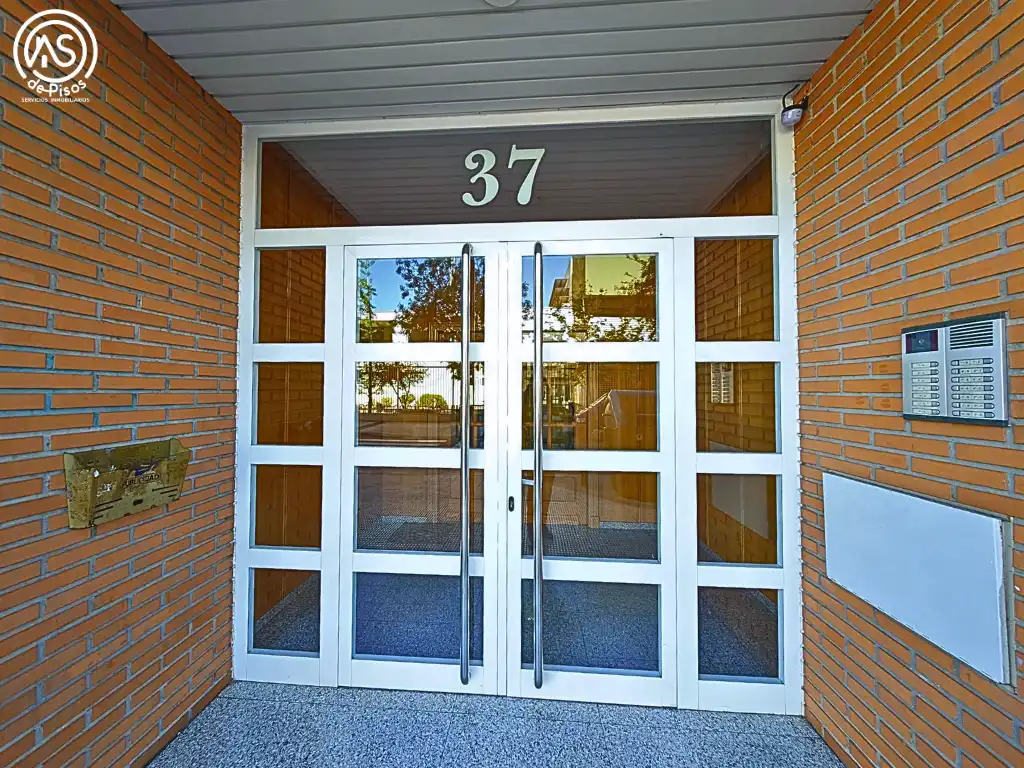 Flat for rent in Calle de la Sierra de Vicor, 21, La Almozara