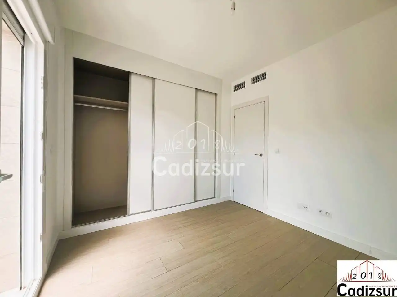 Habitación de Casa adosada en venta en Puerto Real con Aire acondicionado, Calefacción y Jardín privado